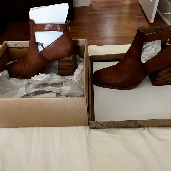 Brady Buckle Showboat in Cognac - Picture 2 of 7